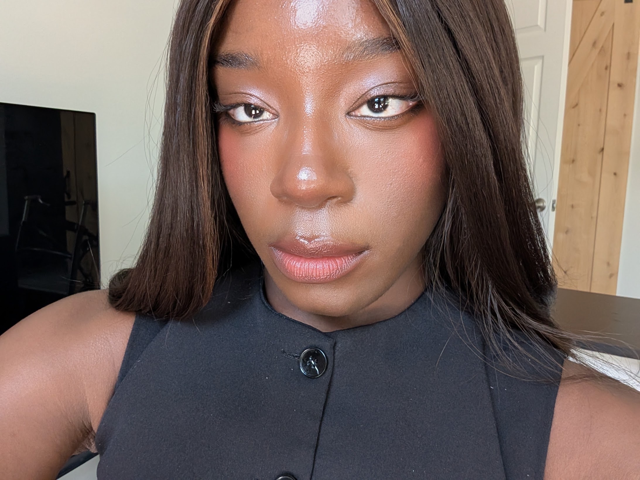 Noa Omane — clear glowing skin selfie